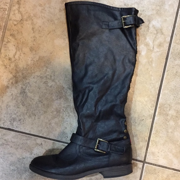 Boots - Picture 5 of 8